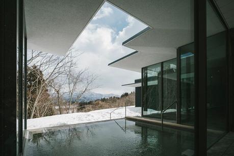 Baño al aire libre en el gran baño público.