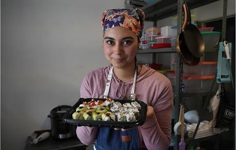 Junto a su pareja, pesca truchas en Piedra del Águila y las vende como sushi de autor en Neuquén