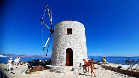 GRECIA: EL MONASTERIO DE PALEOKASTRISTSA EN CORFÚ GRECIA: EL MONASTERIO DE PALEOKASTRISTSA EN CORFÚ