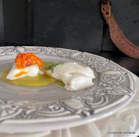 Merluza a baja temperatura, crema de guisantes y confitura de tomate byJose Merluza a baja temperatura, crema de guisantes y confitura de tomate byJose