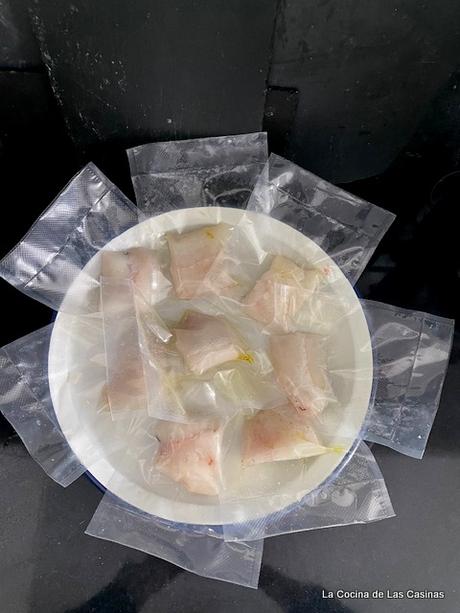 Merluza a baja temperatura, crema de guisantes y confitura de tomate byJose Merluza a baja temperatura, crema de guisantes y confitura de tomate byJose