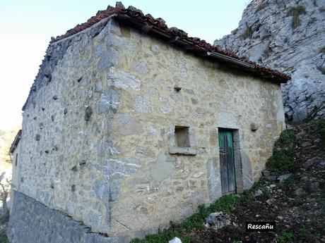 Arenas de Cabrales-Nava-El Jorcáu del Cuernu-Lles