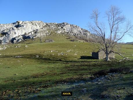 Arenas de Cabrales-Nava-El Jorcáu del Cuernu-Lles