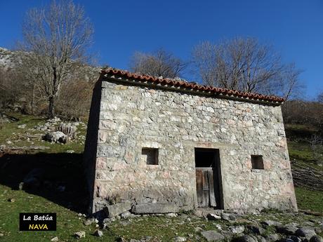 Arenas de Cabrales-Nava-El Jorcáu del Cuernu-Lles