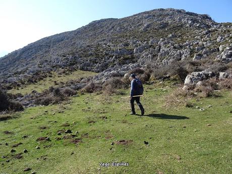 Arenas de Cabrales-Nava-El Jorcáu del Cuernu-Lles