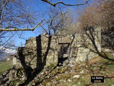 Arenas de Cabrales-Nava-El Jorcáu del Cuernu-Lles