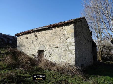 Arenas de Cabrales-Nava-El Jorcáu del Cuernu-Lles