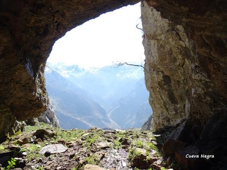 Arenas de Cabrales-Nava-El Jorcáu del Cuernu-Lles