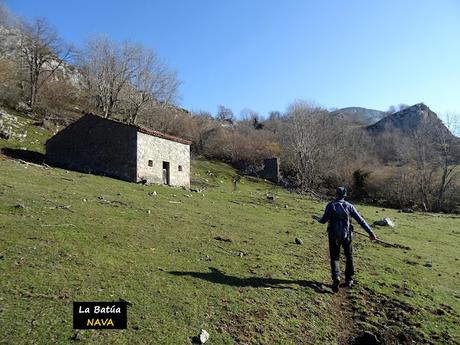 Arenas de Cabrales-Nava-El Jorcáu del Cuernu-Lles