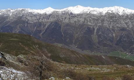 Arenas de Cabrales-Nava-El Jorcáu del Cuernu-Lles