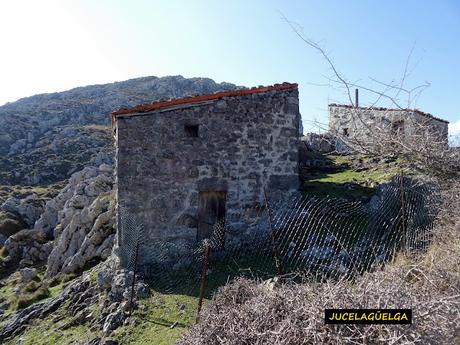 Arenas de Cabrales-Nava-El Jorcáu del Cuernu-Lles