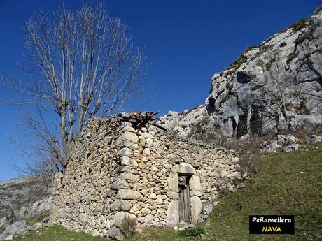 Arenas de Cabrales-Nava-El Jorcáu del Cuernu-Lles