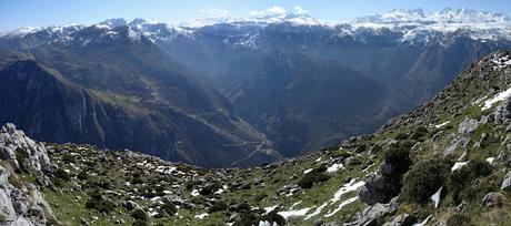 Arenas de Cabrales-Nava-El Jorcáu del Cuernu-Lles