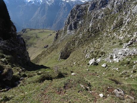 Arenas de Cabrales-Nava-El Jorcáu del Cuernu-Lles