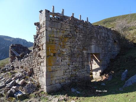 Arenas de Cabrales-Nava-El Jorcáu del Cuernu-Lles