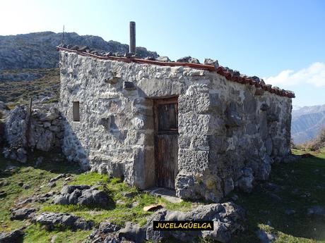 Arenas de Cabrales-Nava-El Jorcáu del Cuernu-Lles