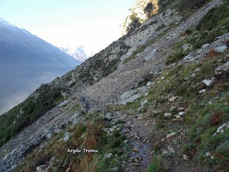 Arenas de Cabrales-Nava-El Jorcáu del Cuernu-Lles