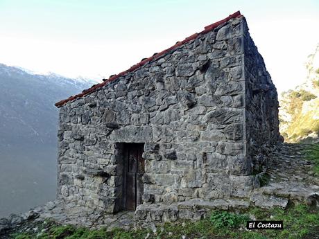 Arenas de Cabrales-Nava-El Jorcáu del Cuernu-Lles