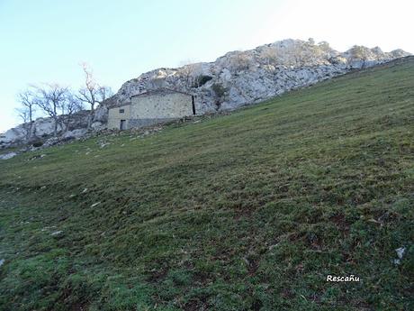 Arenas de Cabrales-Nava-El Jorcáu del Cuernu-Lles