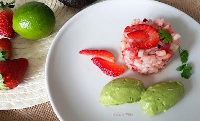 Tartar de langostinos y fresas con crema de aguacate