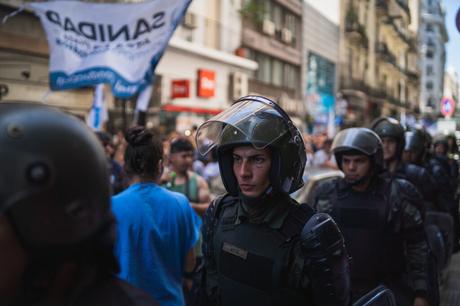 El País Atendido por sus Propios Dueños El País Atendido por sus Propios Dueños