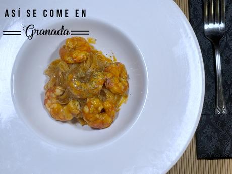 Noodles de arroz con gambas a la crema de cava