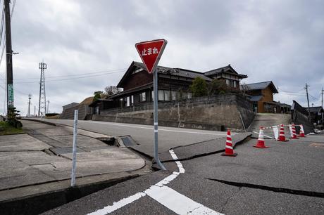 Aumentan a 62 los muertos por el terremoto de magnitud 7,6 que sacudió el oeste de Japón