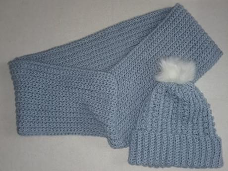 COLECCIÓN CHÉSTER, BEANIE Y CUELLO INFINITO CELESTE