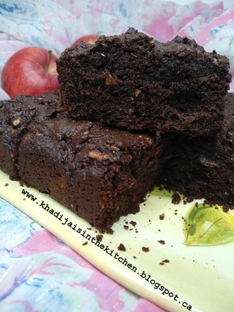 GÂTEAU À LA FARINE DE BLÉ, AU CHOCOLAT ET AUX POMMES / WHOLE WHEAT FLOUR, CHOCOLATE AND APPLE CAKE / BIZCOCHO DE HARINA INTEGRAL, CHOCOLATE Y MANZANA / كعكة دقيق القمح الكامل و الشوكولاتة والتفاح