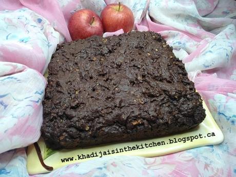 GÂTEAU À LA FARINE DE BLÉ, AU CHOCOLAT ET AUX POMMES / WHOLE WHEAT FLOUR, CHOCOLATE AND APPLE CAKE / BIZCOCHO DE HARINA INTEGRAL, CHOCOLATE Y MANZANA / كعكة دقيق القمح الكامل و الشوكولاتة والتفاح