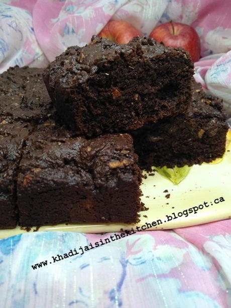 GÂTEAU À LA FARINE DE BLÉ, AU CHOCOLAT ET AUX POMMES / WHOLE WHEAT FLOUR, CHOCOLATE AND APPLE CAKE / BIZCOCHO DE HARINA INTEGRAL, CHOCOLATE Y MANZANA / كعكة دقيق القمح الكامل و الشوكولاتة والتفاح