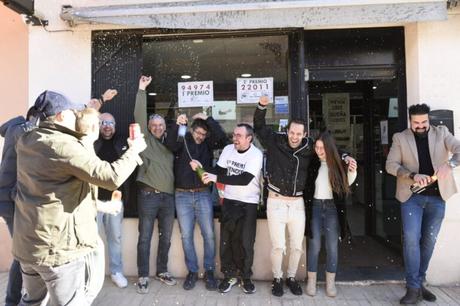 Colocan misiles y carteles contra la guerra en Palestina en el Belén de Cuenca