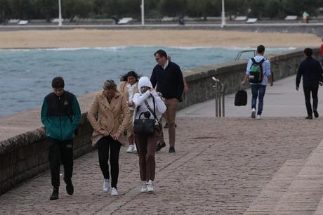 Seis CCAA estarán este lunes en riesgo por viento, oleaje y frío, con descenso de temperaturas casi generalizado