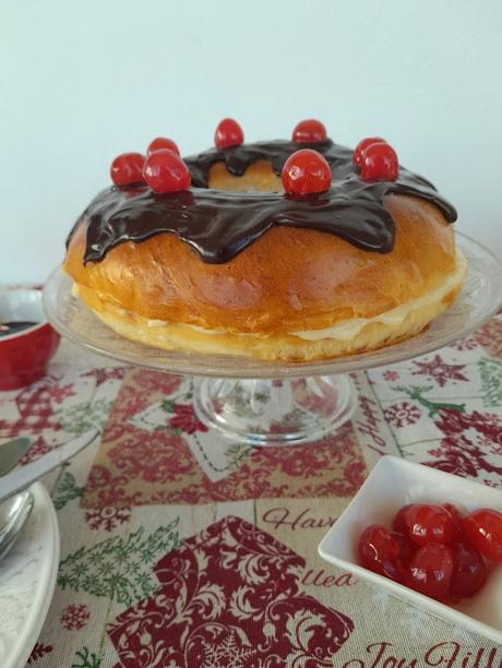 Roscón de Reyes de crema pastelera y chocolate
