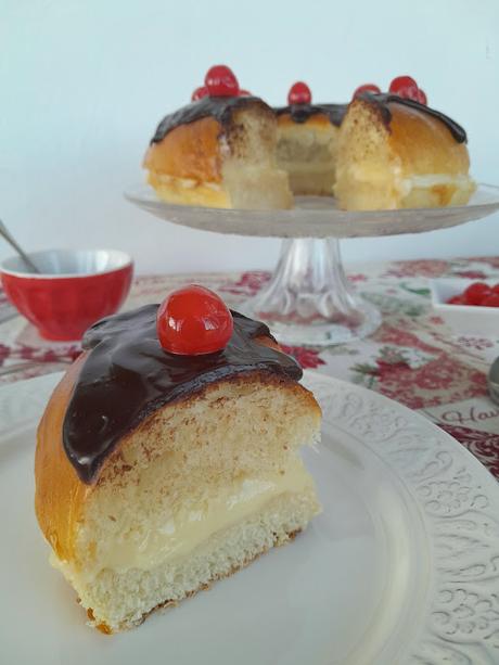 Roscón de Reyes de crema pastelera y chocolate