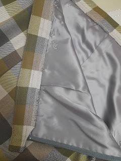 CHAQUETA LARGA + FALDA DE CUADROS