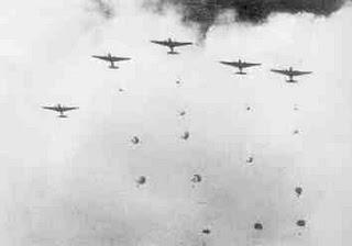 Japón asalta las Indias Orientales Holandesas, conquista Kuala Lumpur y torpedea al portaaviones Saratoga - 11/01/1942.