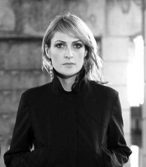 Los looks de Emily Haines