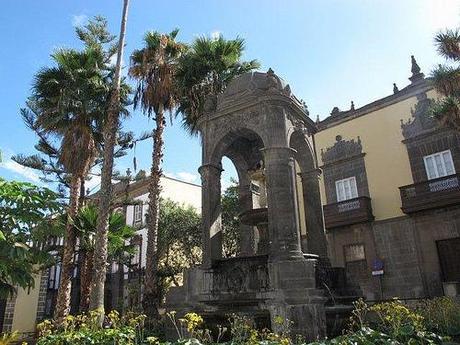 BARRIO DE VEGUETA. LAS PALMAS DE GRAN CANARIA Fuente cubierta de León y Castillo