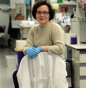 Una colecta particular permite contratar a una investigadora despedida