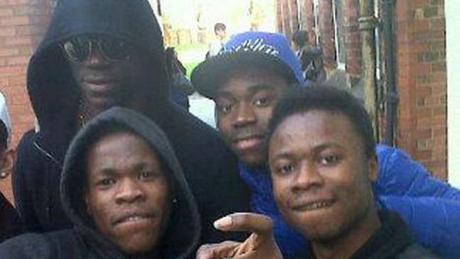 Las aventuras de Balotelli: Mario y el baño del colegio