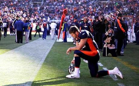 Todos los ojos miran a Tim Tebow, de fe protestante, el Messi del deporte americano Todos los ojos miran a Tim Tebow, de fe protestante, el Messi del deporte americano