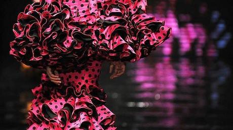 ARE POLKA DOTS PART OF FASHION? ARE POLKA DOTS PART OF FASHION?