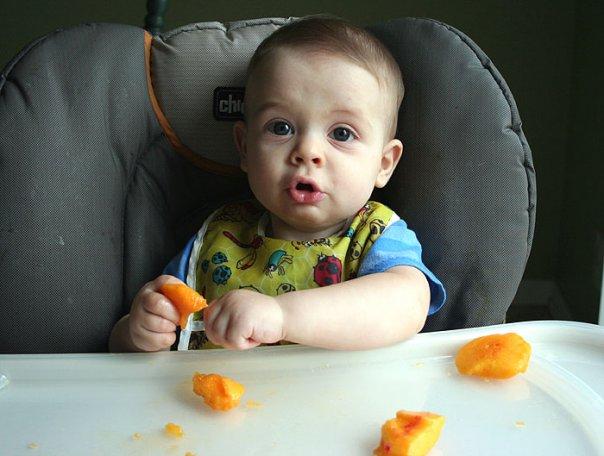 Hacia el primer año de vida el bebé comerá menos y tendrá un crecimiento más lento