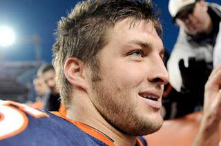 Tim Tebow populariza el pasaje de Juan 3:16