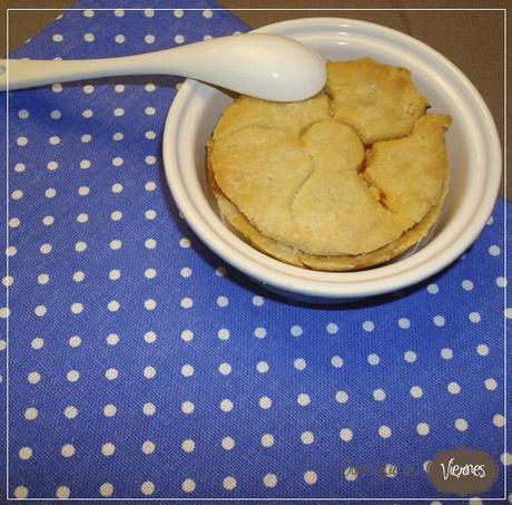 Pie estilo británico, de verduras y queso provolone.