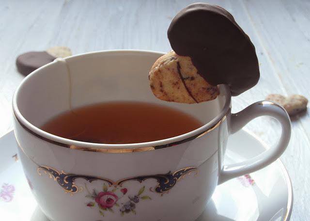 Ideas para San Valentin -Tapa de galletas y corazones para el borde  de la taza