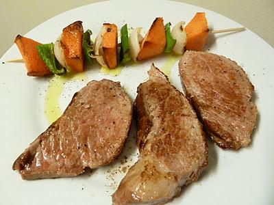 Brocheta de calabaza y pluma ibérica a la plancha