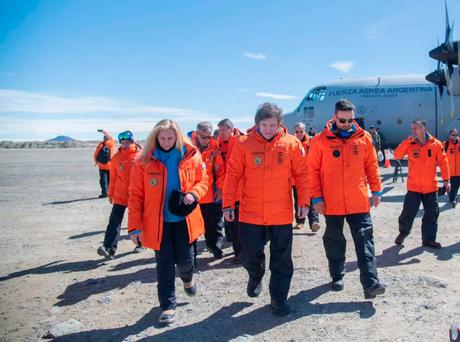 Milei, la Antártida y su entrega a la Pérfida Albión