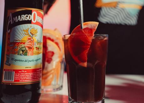 RECETAS REFRESCANTES SÚPER FÁCILES Y VERANIEGAS PARA COMBATIR EL CALOR tragos verano gancia amargo obrero terma bebidas con alcohol sin alcohol cocktails